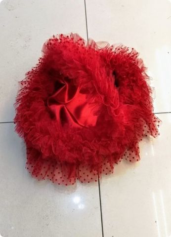 puantiyeli etekli kırmızı kına sepeti