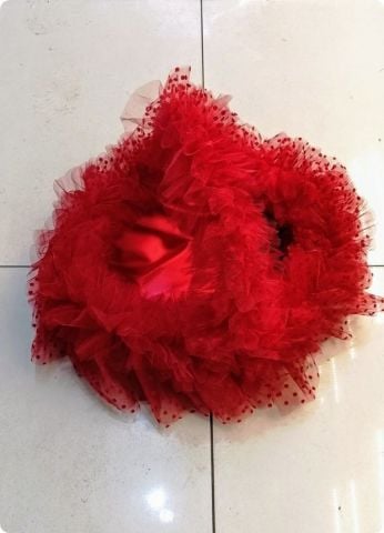 puantiyeli etekli kırmızı kına sepeti