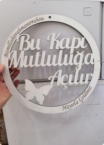 Ahşap isimli yuvarlak kapı süsü (Bu Kapı Mutluluğa Açılır)