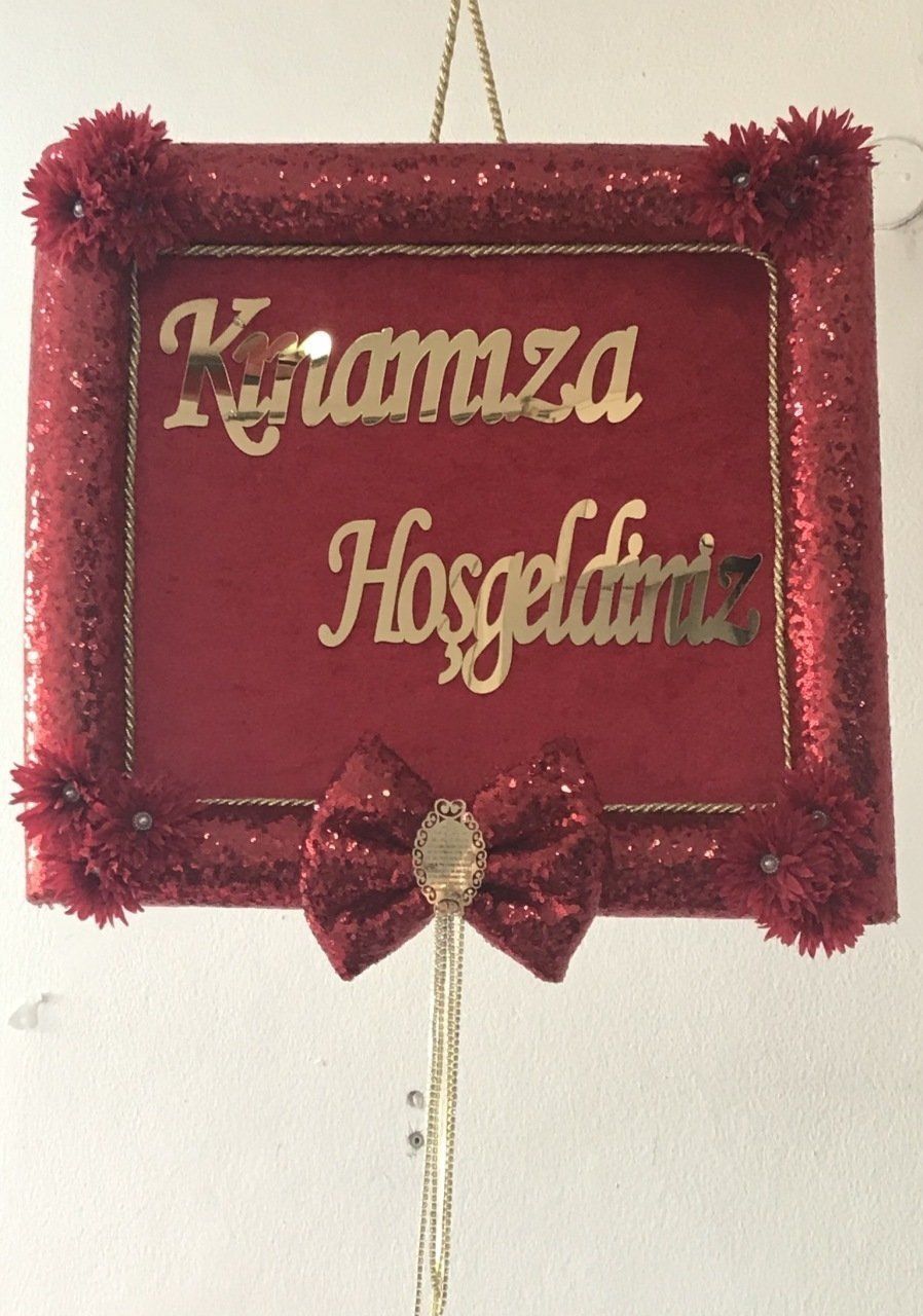 Kırmızı payet kumaşlı kınamıza hoşgeldiniz pano