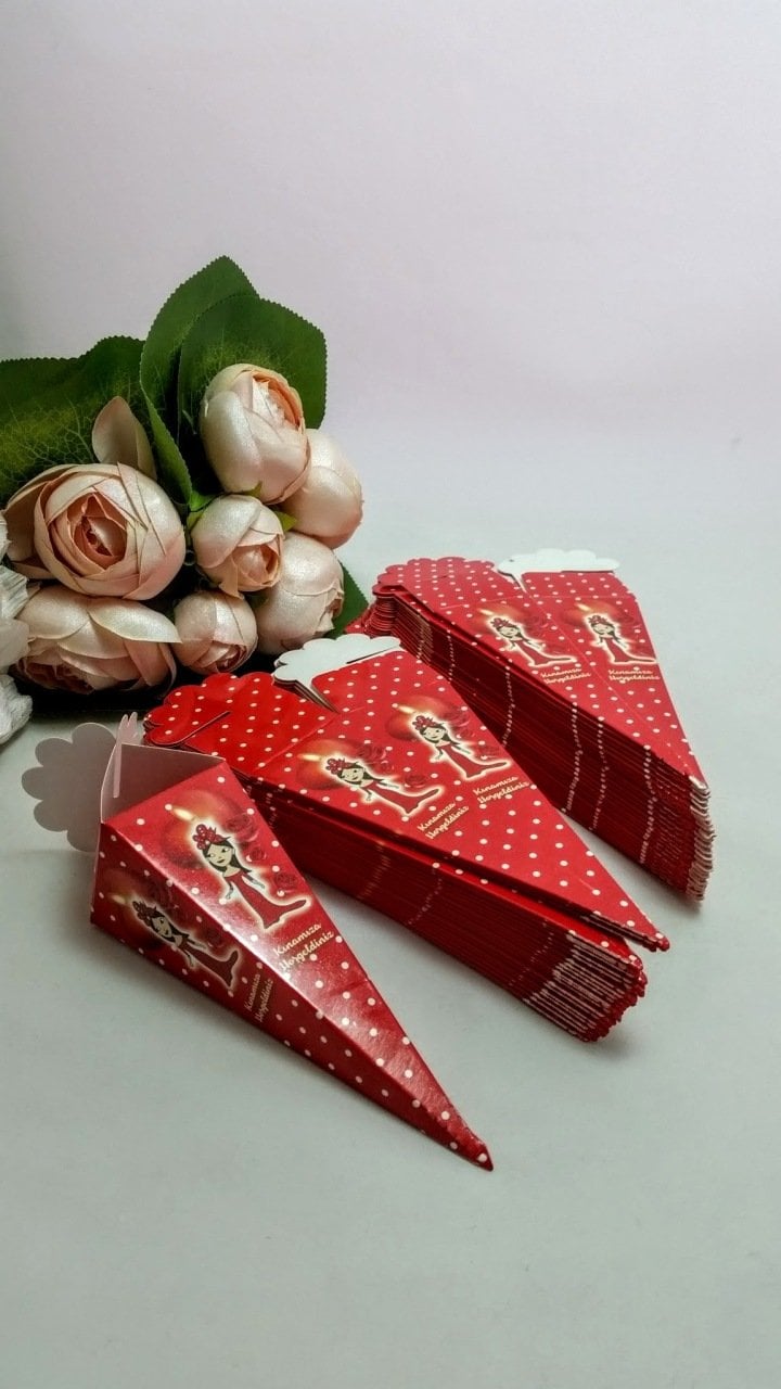 25 li Puantiyeli Karton Kına / Çerez Külahı