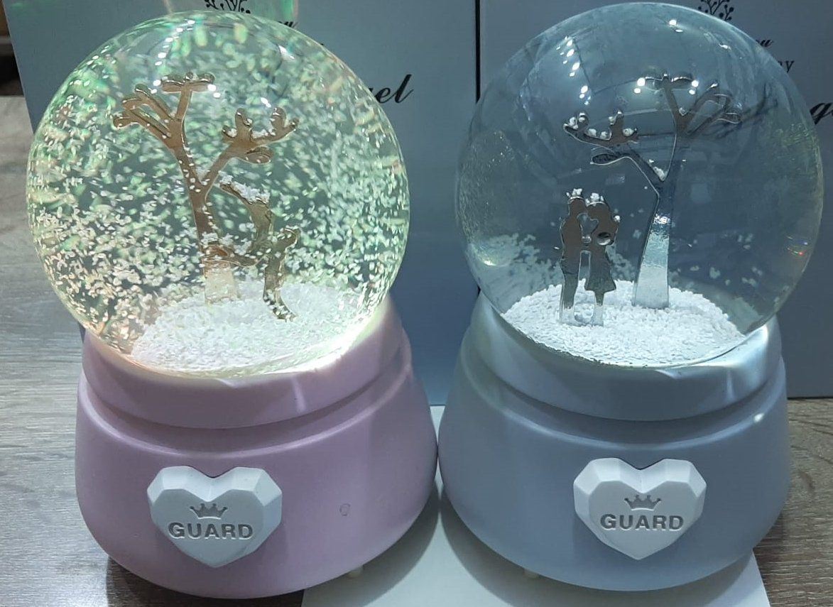 Işıklı Müzikli Püskürtmeli Kar Küresi Büyük Boy