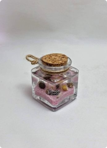 1 Pk Kumlu Deniz Kabuklu Jel Mum (Mantar Kapaklı Kare Kavanoz)