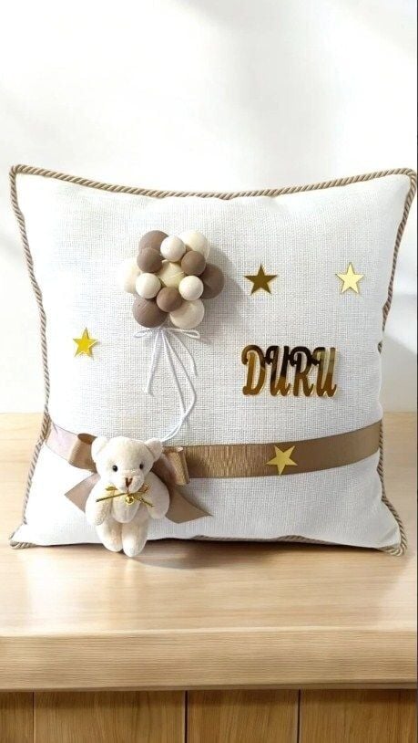 Kahverengi Top Dekorlu Ayıcıklı Takı Yastığı