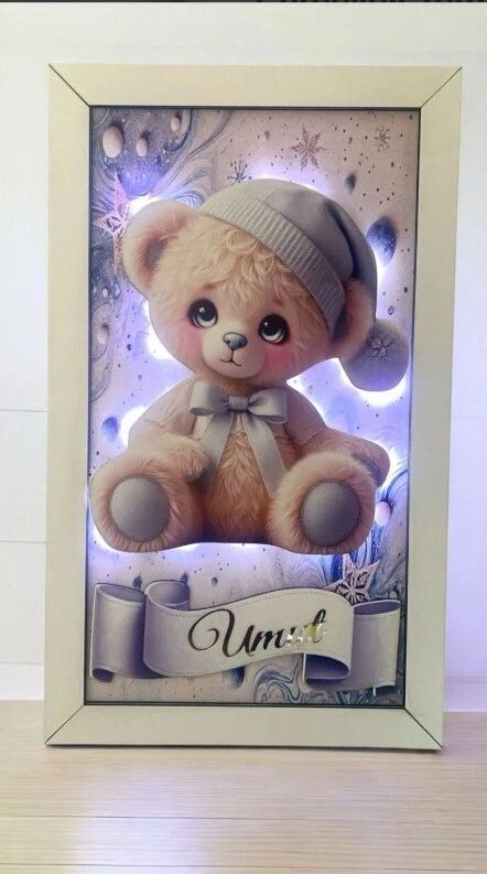 Çerçeveli zemini desenli ışıklı mavi ayıcıklı kapı süsü