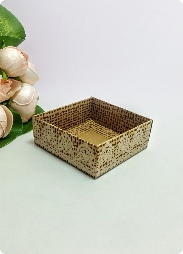50 li 9x9x3 cm Altı Karton (Dantel Desenli) DEmonte Asetat Kapaklı Kutu