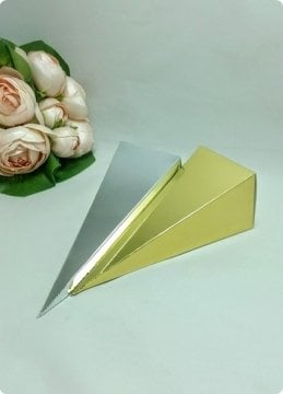 25 Li Parlak Karton Üçgen Sünnet Mevlüt Şekeri Boş Külahı