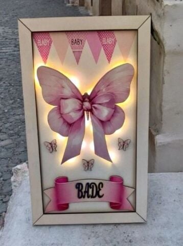 Çerçeveli ışıklı Kelebek Dekorlu Ayıcıklı Kapı süsü