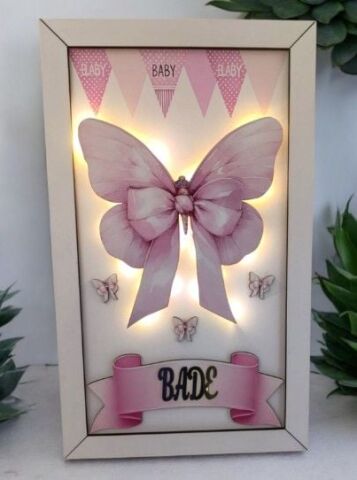 Çerçeveli ışıklı Kelebek Dekorlu Ayıcıklı Kapı süsü