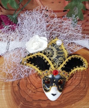Süslü , Ağ Tüllü Çiçekli Maske Nikah Şekeri 1 Ad./Paket