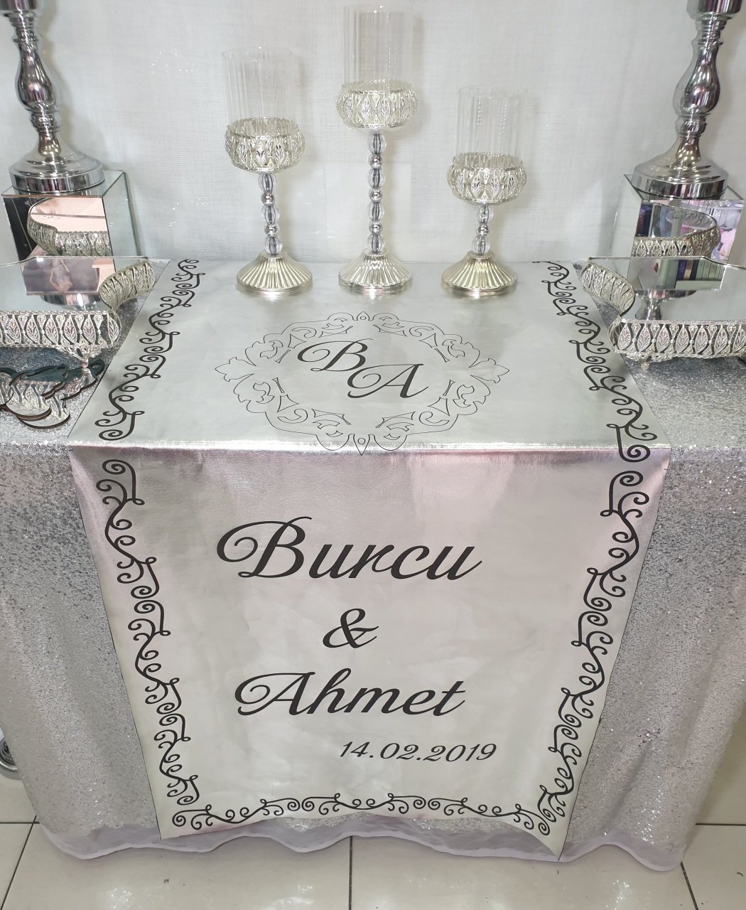 Deri işlemeli runner