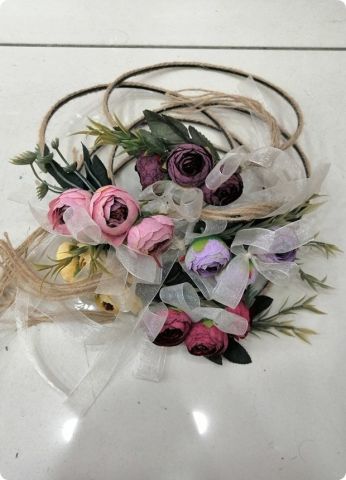 Süslü çiçekli örgü ipli taç