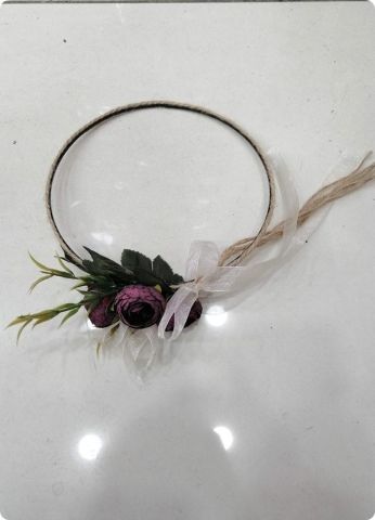 Süslü çiçekli örgü ipli taç