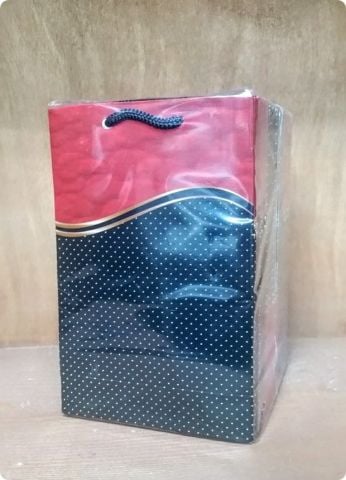 25 Li 17x25 cm Selefonlu Karton Çanta / Poşet Siyah Zemin - Gül Desenli
