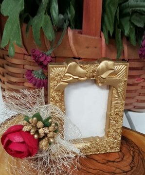 Süslü ,Fiyonklu  Polyester Kişiye Özel Çerçeve 1 Ad./Pkt.