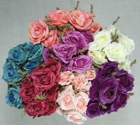 Yaprakları kırçıllı 9 kafalı gül