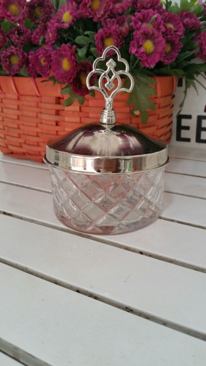 Gümüş Metal Tepelikli Cam Şekerlik
