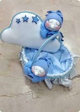 Pembe Yanaklı Uyuyan Bebek Altın Takı Yastığı