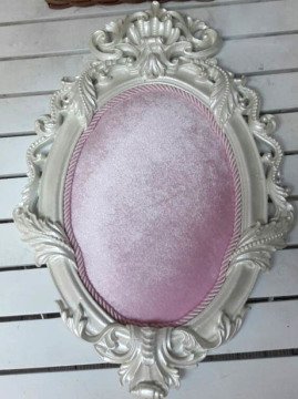 Bebek Odası ; Barok Yapraklı Polyester Kumaş Kaplı Kapı Süsü Fon