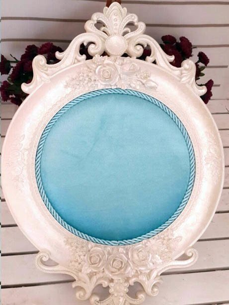 Bebek Odası ; Yuvarlak İşlemeli Polyester Kumaş  ( Mavi Kadife) Kaplı Kapı Süsü Fon