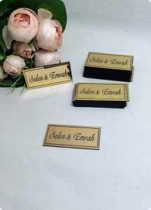 Zemin siyah dikdörtgen İsimlik pleksi (7*3,5 CM )