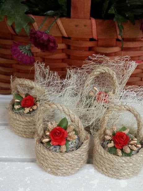 1 Pkt. jüt İpten Mini Kırmızı Çiçek Sepeti Süslü Söz-Nişan Sekeri