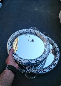 Yuvarlak desenli metal tepsi seti