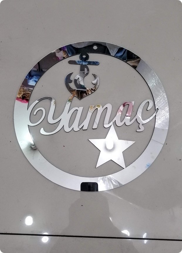 İsim Yazılı Yuvarlak Pleksi Ayna Kapı Süsü (30 Cm)
