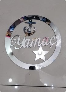 İsim Yazılı Yuvarlak Pleksi Ayna Kapı Süsü (30 Cm)