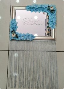 Süslü İsimli Düz Aynalı Ahşap Çerçeve Kapı Süsü
