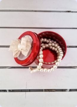 12 Lİ Pencereli Yuvarlak Metal / Teneke Kutu