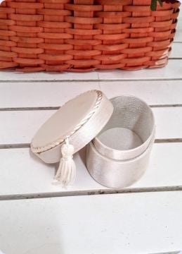 Püsküllü Saten Oval Kutu