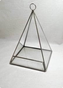 Metal Kenarlı Pramit Cam Kutu (söz,nişan masa süsleme)