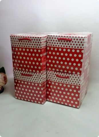 50 Li 11x11 Cm Kırmızı Puanlı Karton Çanta Poşet Beyaz Zeminli