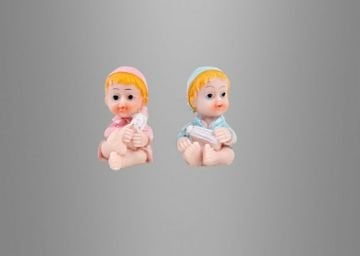Bebek Şapkalı ve Biberonlu