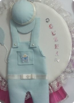 Erkek Bebek Odası Kapı Süsü ; Balonlu Şapkalı Elbise