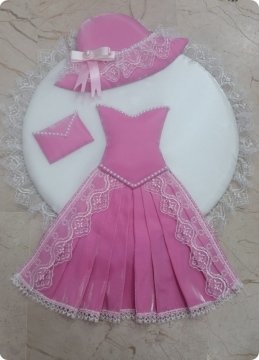 Kız Bebek Odası Kapı Süsü ; Çantalı Şapkalı Elbise