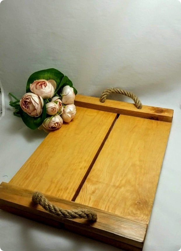 Kulplu cilalı ahşap boş süslemesiz tepsi