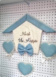 Etamin Çuval Bebek Odası Ev Kapı Süsü ( Biz Artık 3 Kişiyiz )