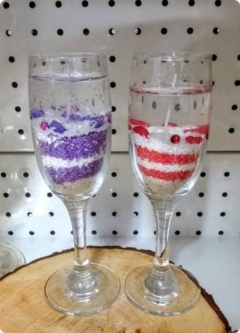 Uzun cam kadehte süslü jel mum (19cm)