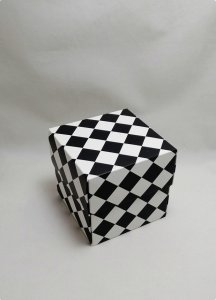 10x10x10 cm Siyah / Beyaz Damalı Komple Karton Kutu